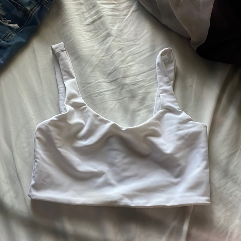 Cropped medium white tank